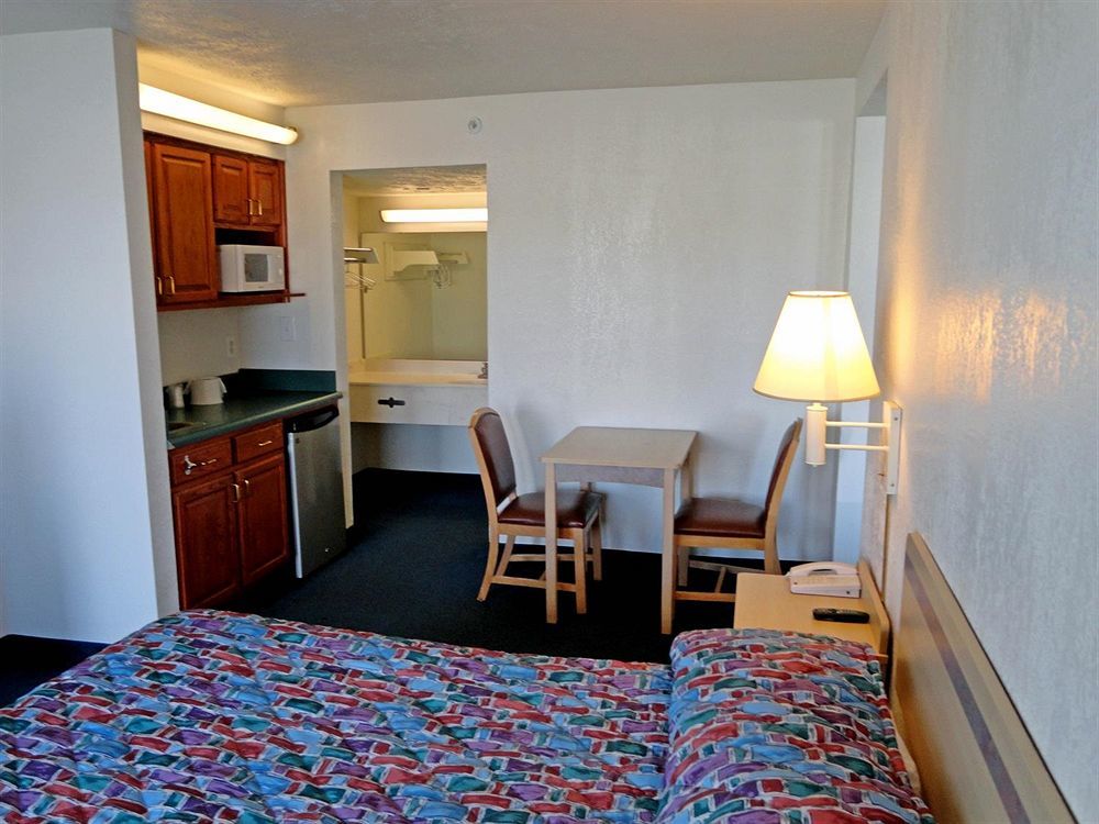 Days Inn By Wyndham Indianapolis South Exterior foto